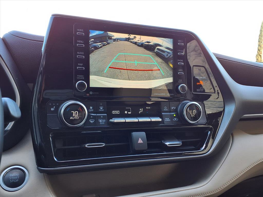 Used 2020 Toyota Highlander XLE image 29