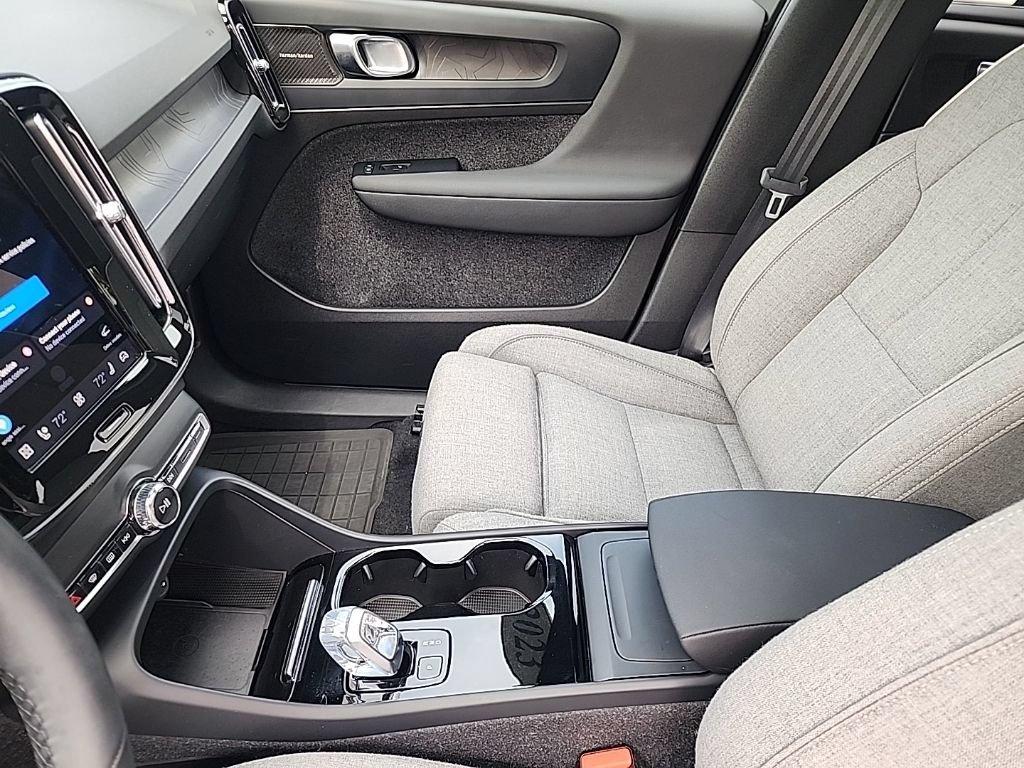 Used 2023 Volvo XC40 Recharge Ultimate w/ Protection Package Premier AWD/4WD image 12