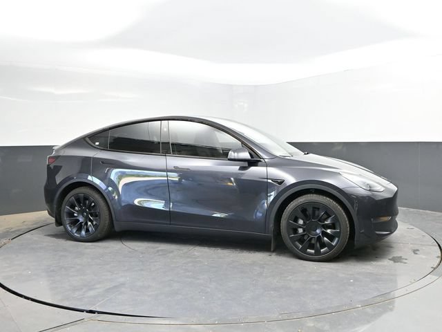 Used 2024 Tesla Model Y Long Range AWD/4WD image 3