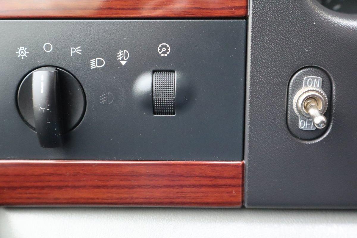 Used 2005 Ford F350 Lariat image 29