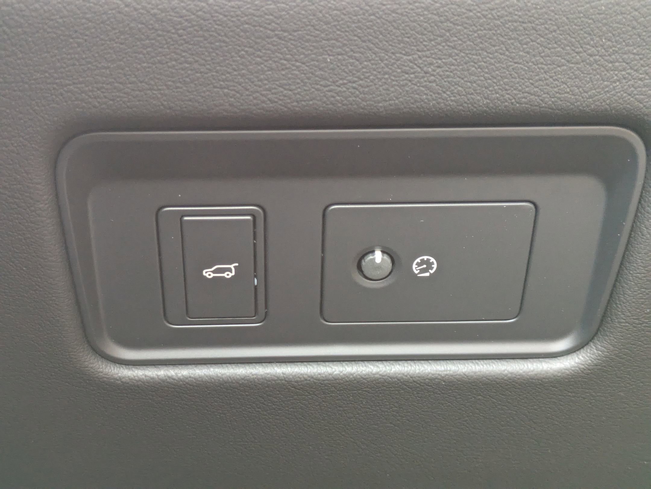 New 2026 Jaguar F-PACE R-Dynamic S image 17