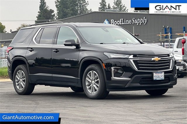 Used 2023 Chevrolet Traverse LT image 1