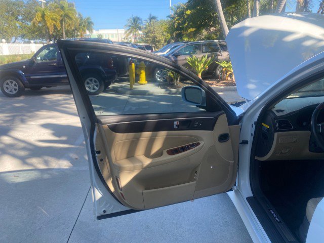 Used 2012 Hyundai Genesis 4.6 image 10