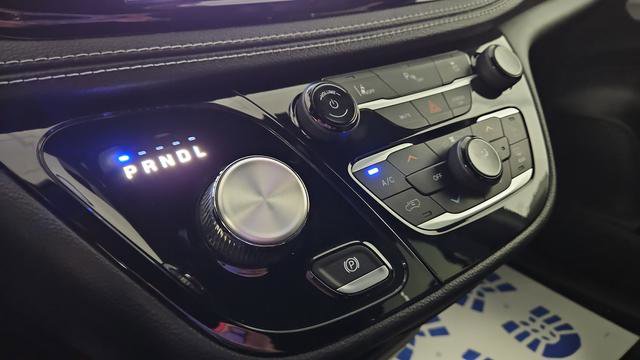 Used 2022 Chrysler Pacifica Touring-L w/ S Appearance Package FWD image 19