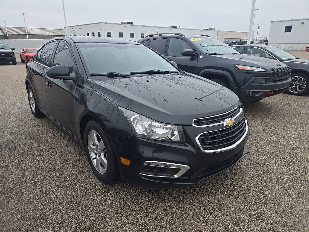 Used 2015 Chevrolet Cruze LT image 2