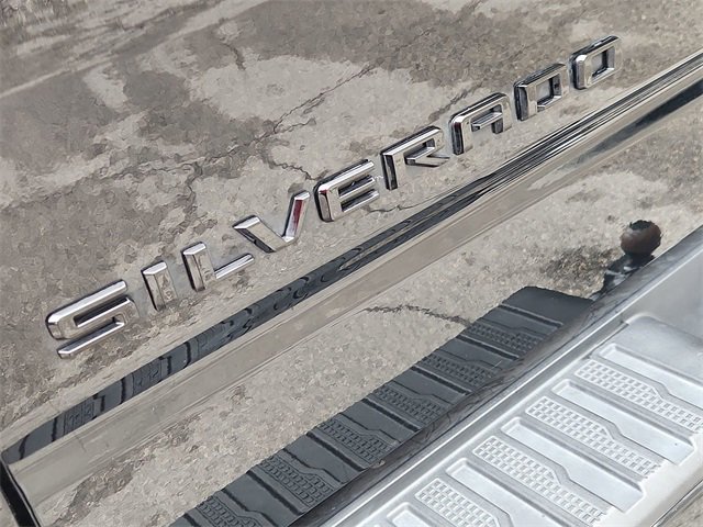 Used 2024 Chevrolet Silverado 1500 ZR2 w/ Technology Package image 31