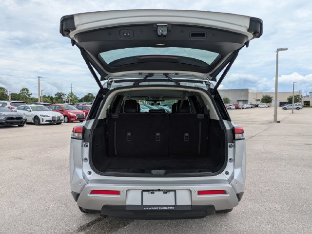 Used 2025 Nissan Pathfinder SL AWD/4WD image 35