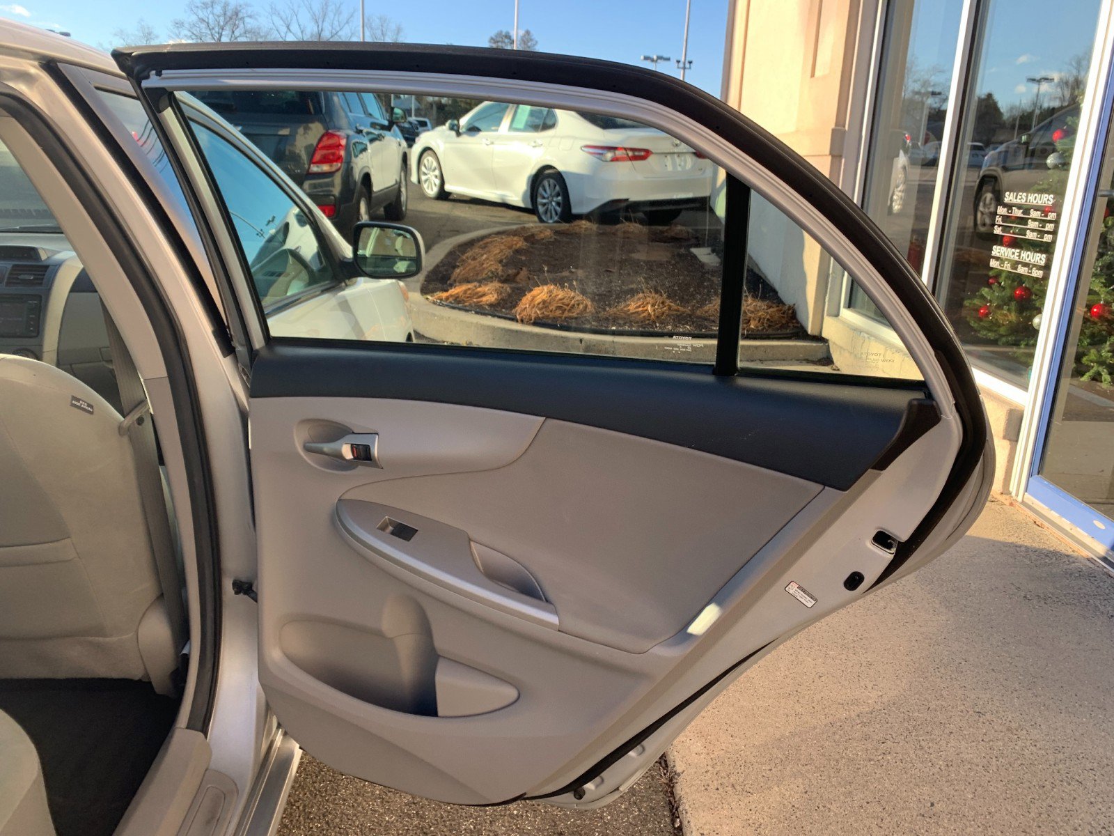 Used 2013 Toyota Corolla LE image 25