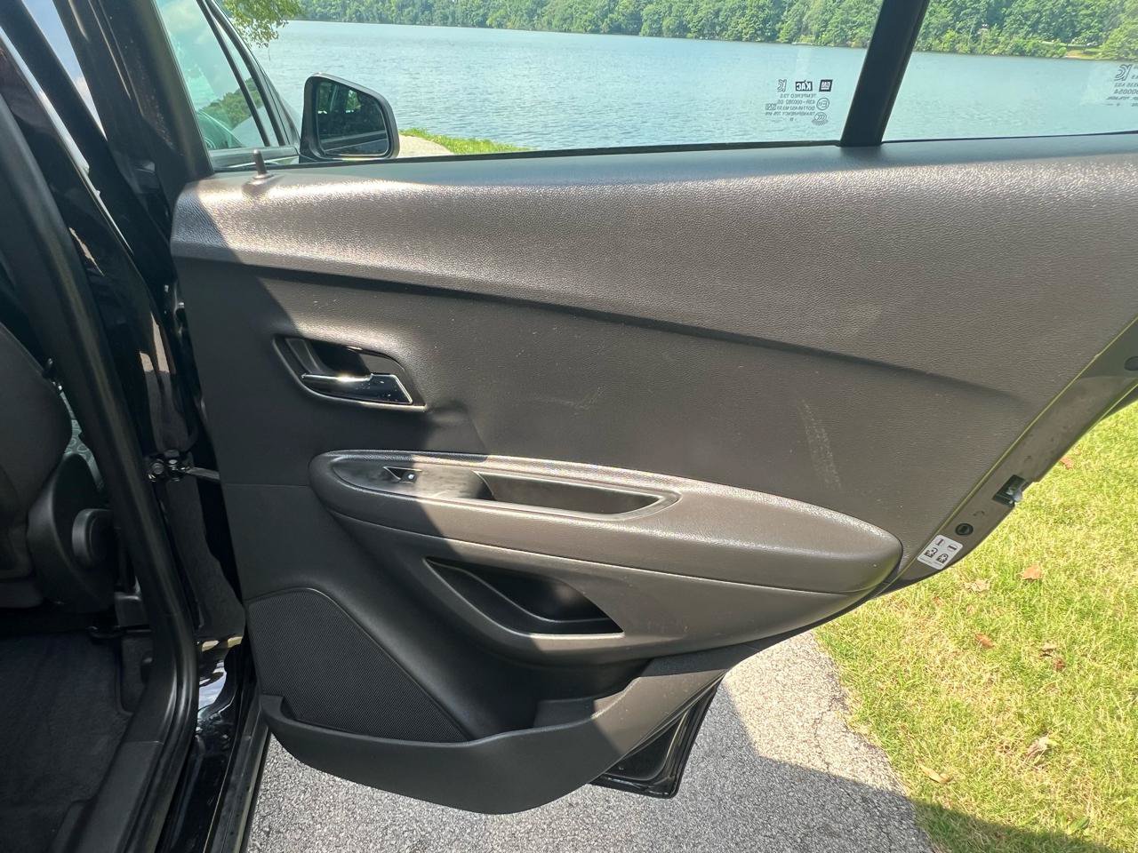 Used 2020 Chevrolet Trax LS FWD image 21