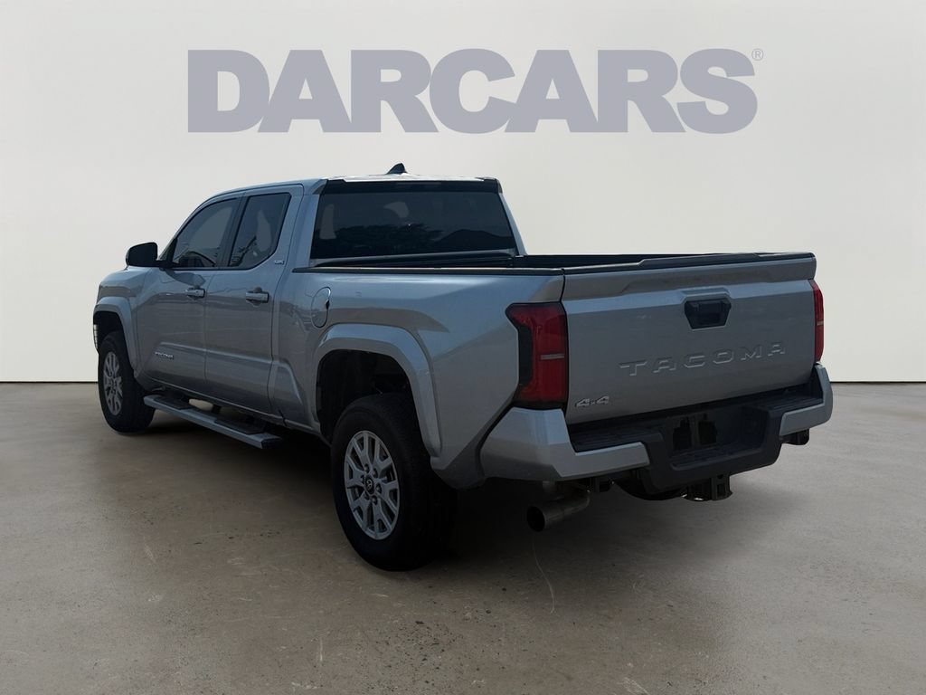 Used 2025 Toyota Tacoma SR5 AWD/4WD image 5