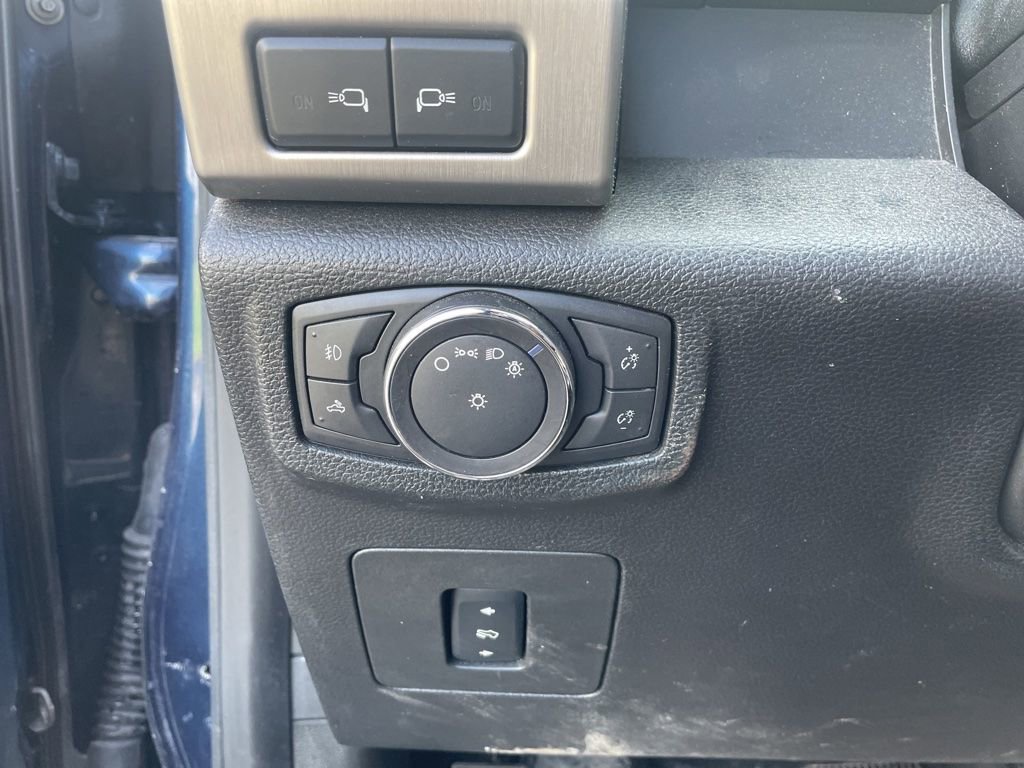 Used 2016 Ford F150 Platinum w/ Equipment Group 701A Luxury image 14