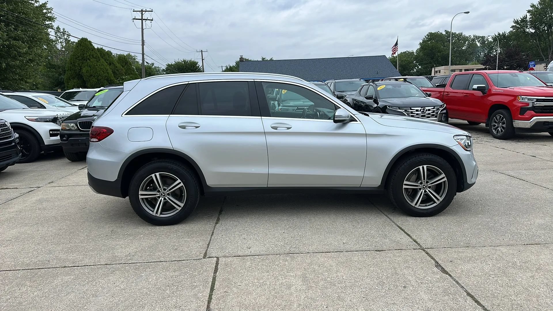 Used 2020 Mercedes-Benz GLC 300 4MATIC image 4