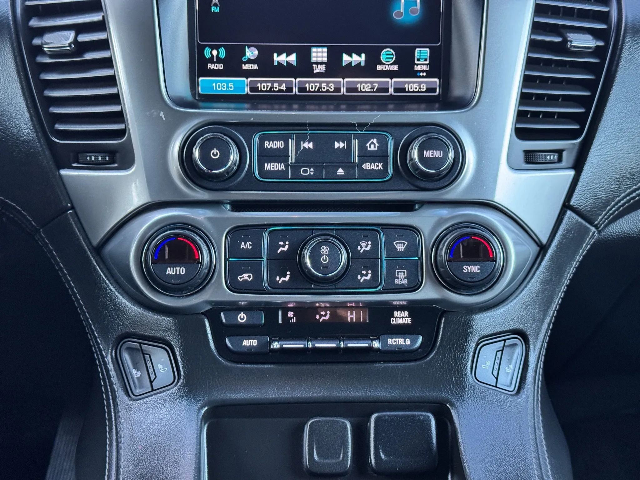 Used 2019 Chevrolet Suburban LT image 27