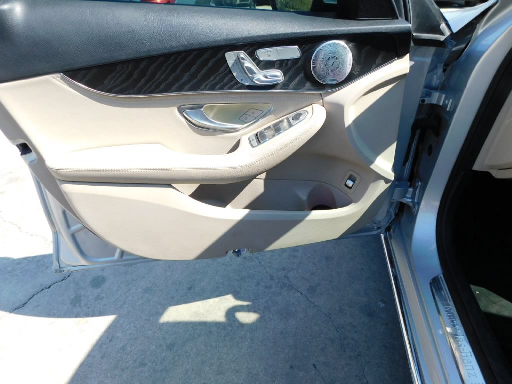 Used 2015 Mercedes-Benz C 300 Sedan image 19