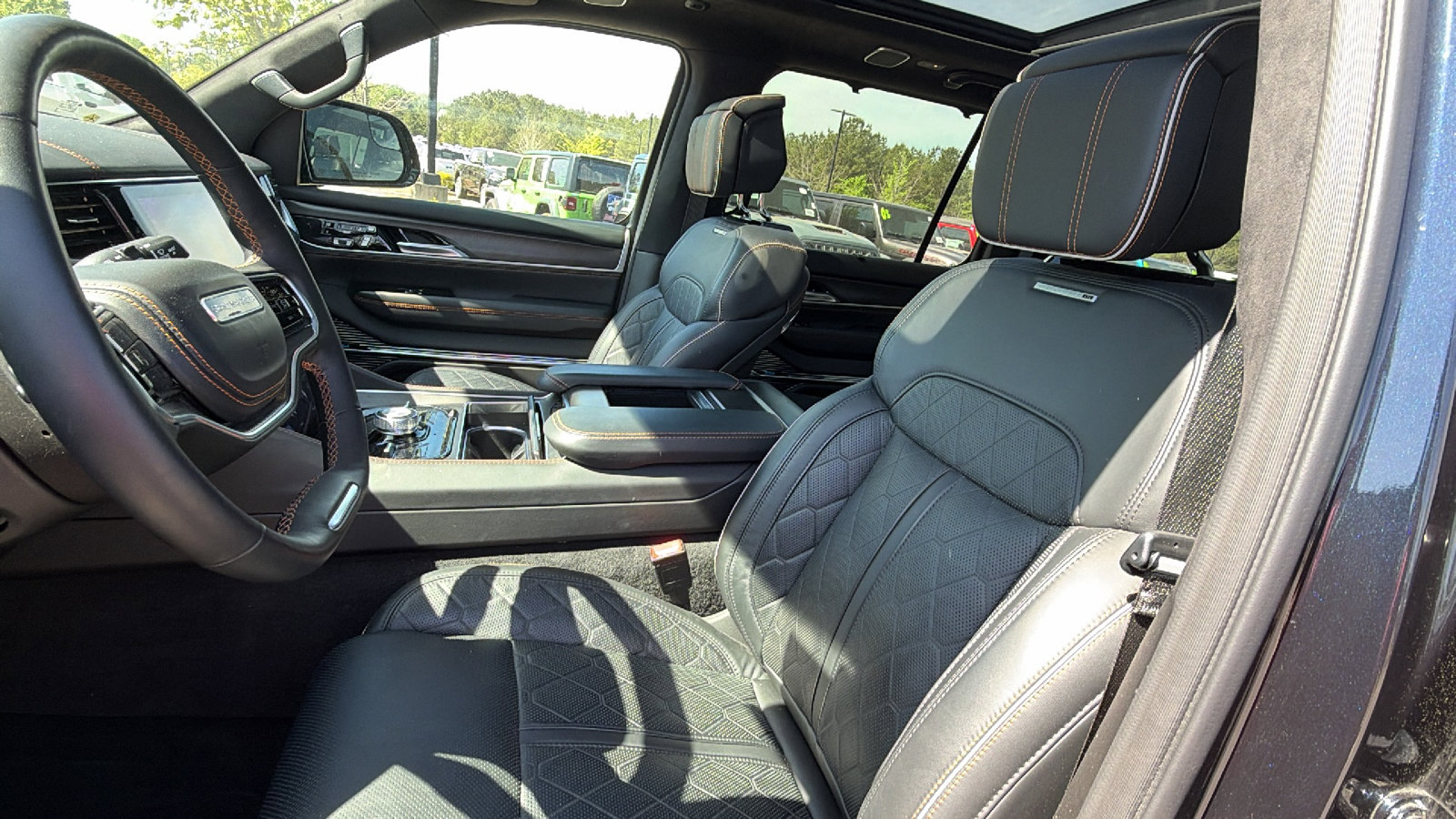 Used 2025 Jeep Grand Wagoneer Series III w/ Quick Order Packagew 28T AWD/4WD image 17