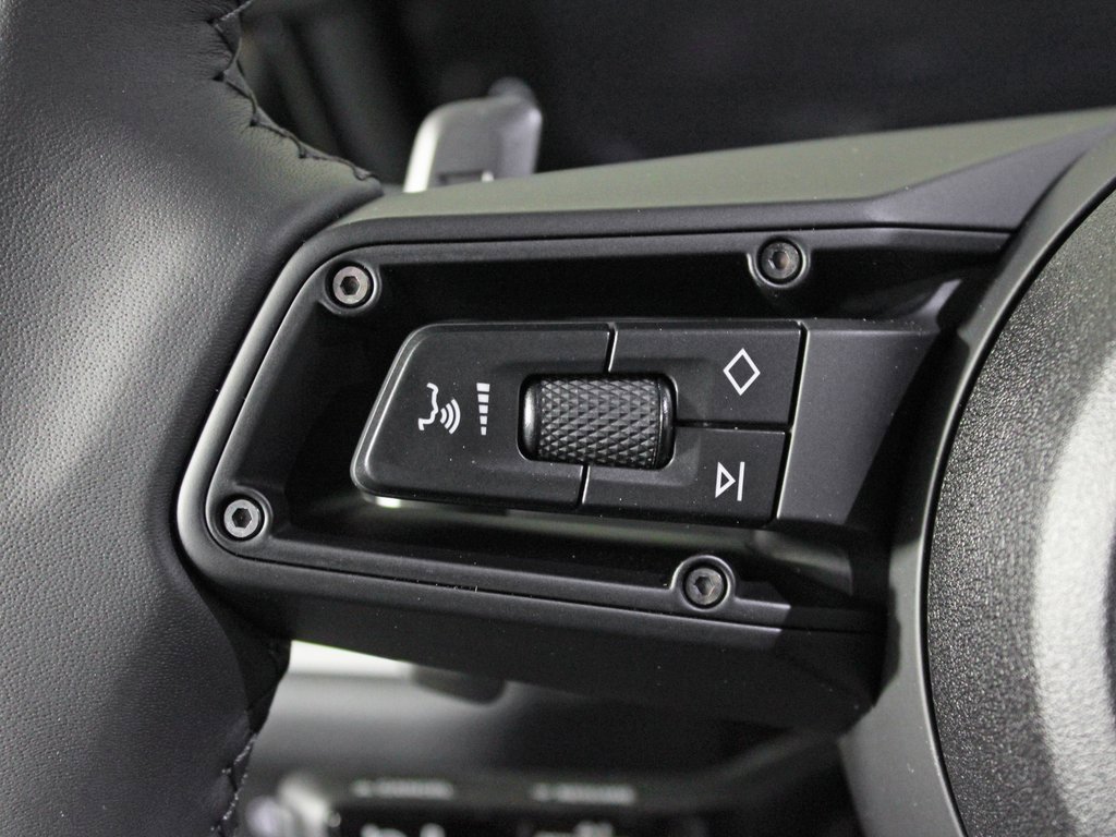 Used 2025 Porsche Cayenne image 24