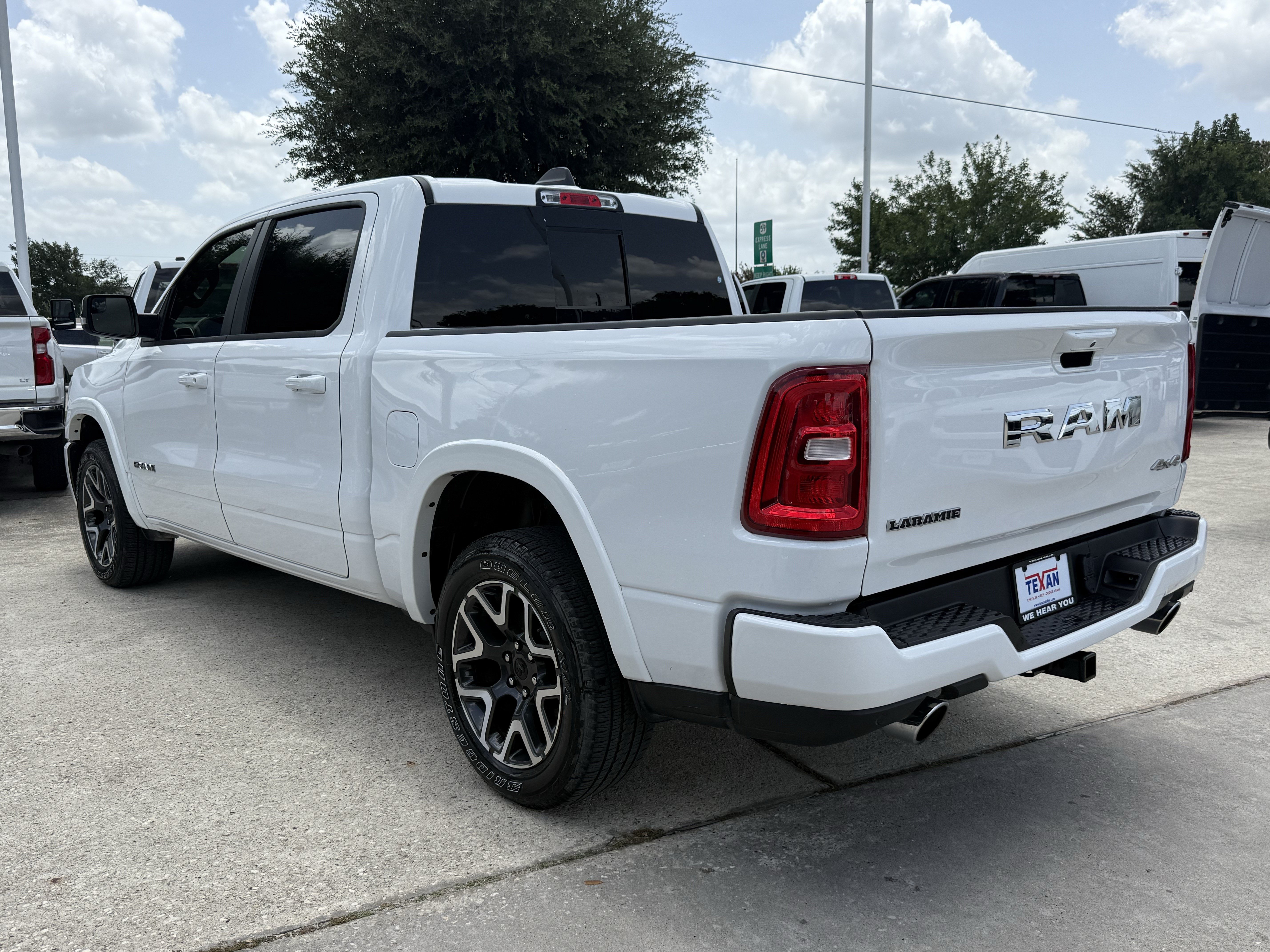Used 2025 RAM 1500 Laramie w/ Sport Appearance Package AWD/4WD image 7