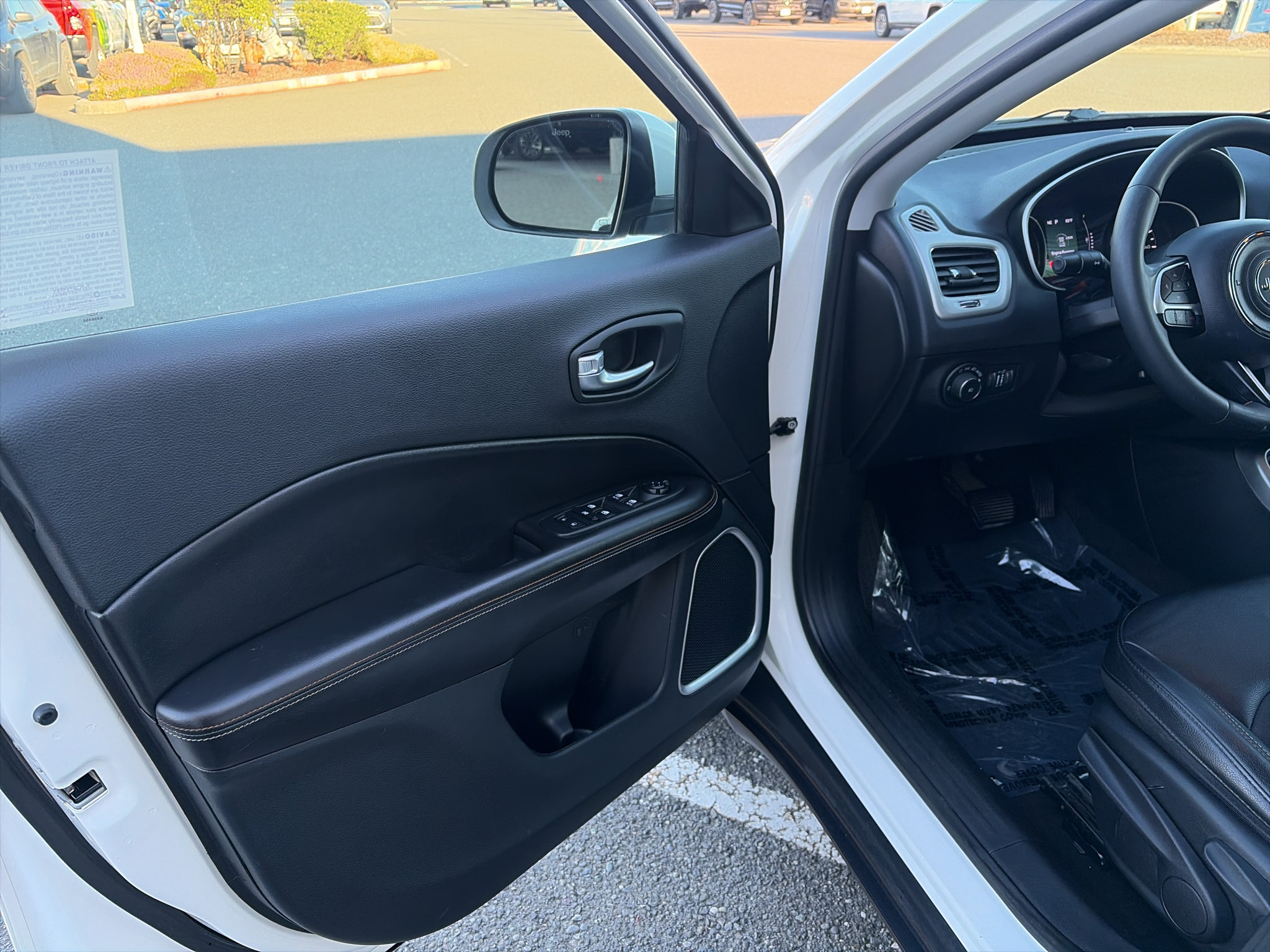 Used 2021 Jeep Compass Latitude FWD image 4