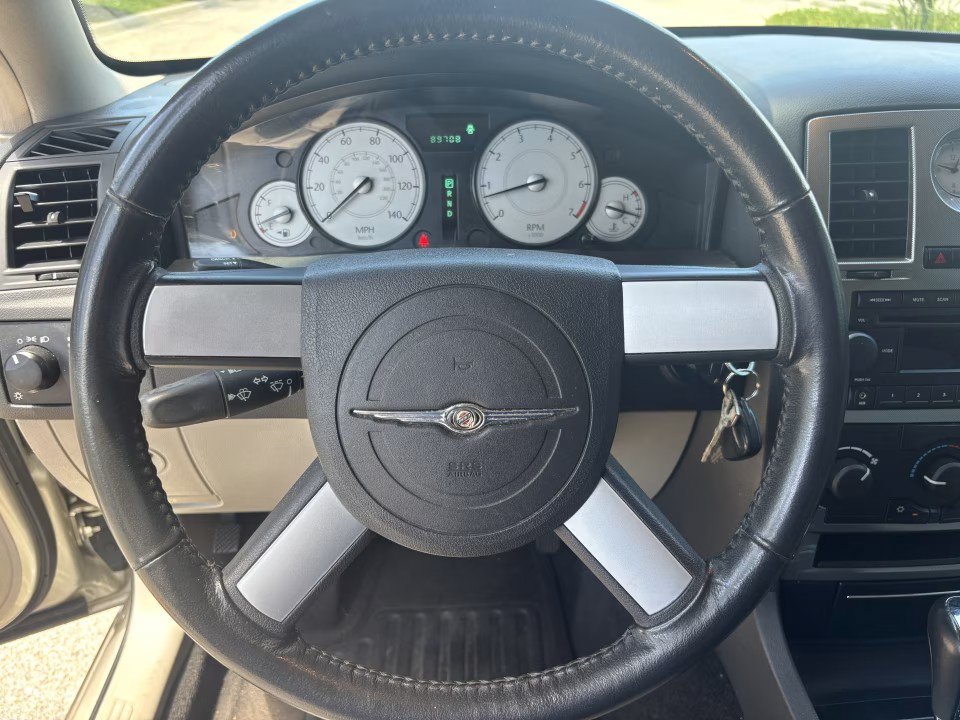 Used 2006 Chrysler 300 Touring RWD image 27