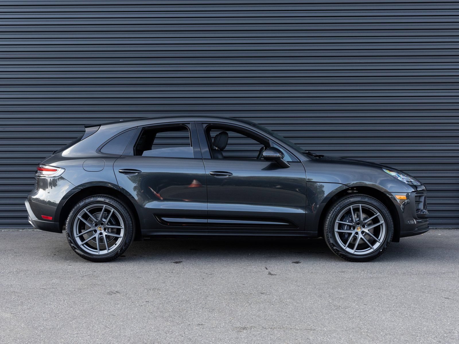New 2026 Porsche Macan AWD/4WD image 8