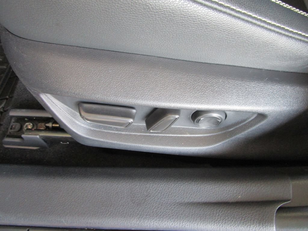 Used 2025 Toyota Camry SE FWD image 22