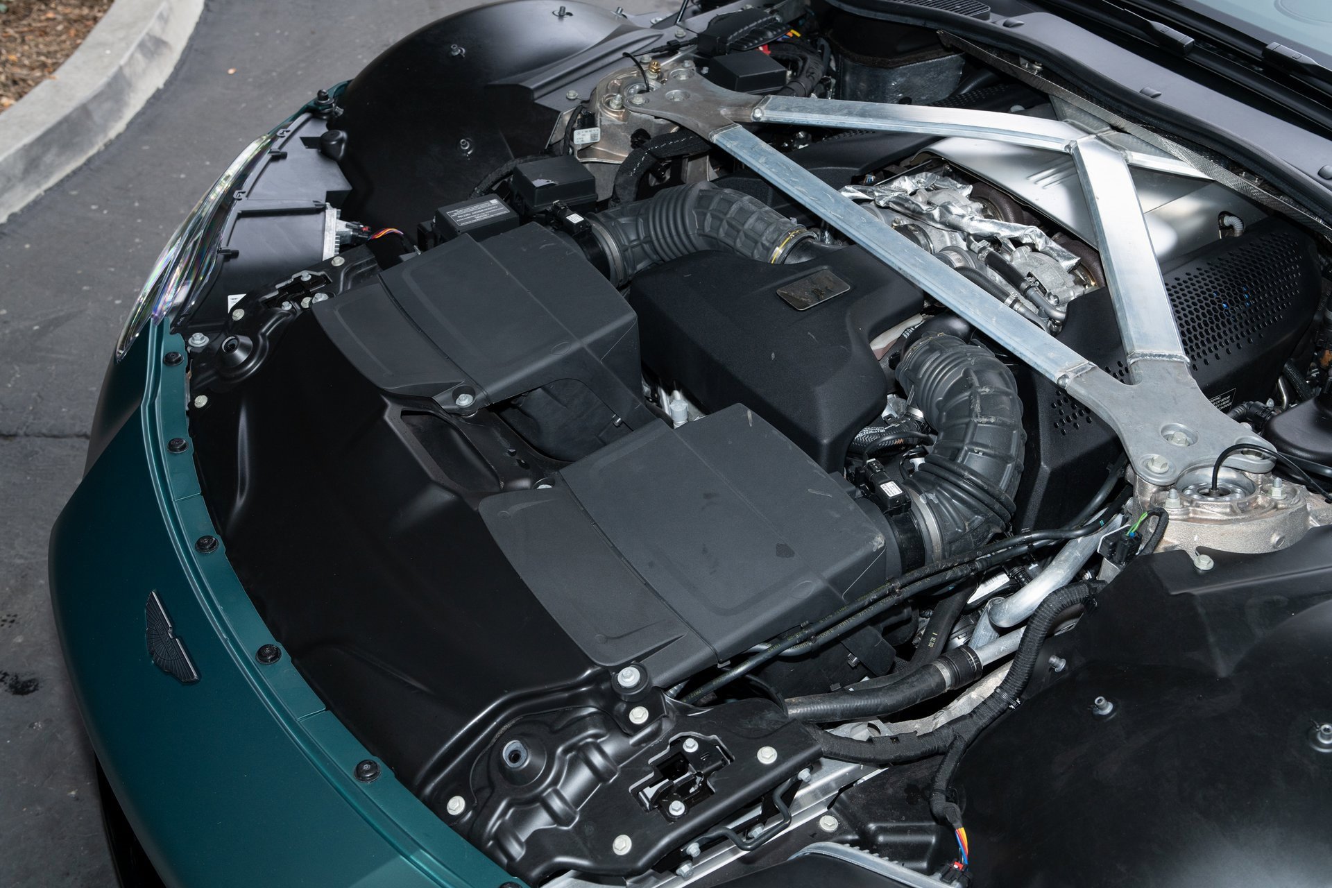 Used 2023 Aston Martin V8 Vantage Roadster image 14