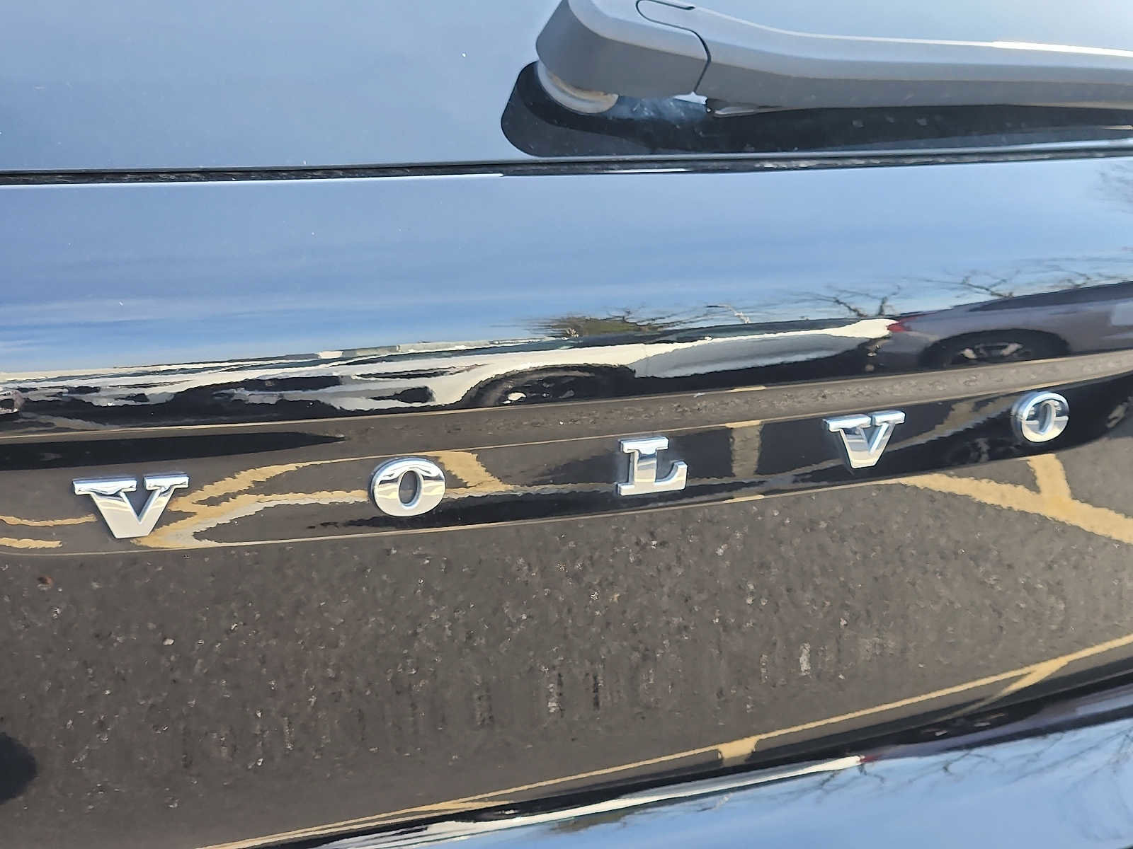 Used 2020 Volvo XC40 T5 R-Design w/ Protection Package Premier image 29