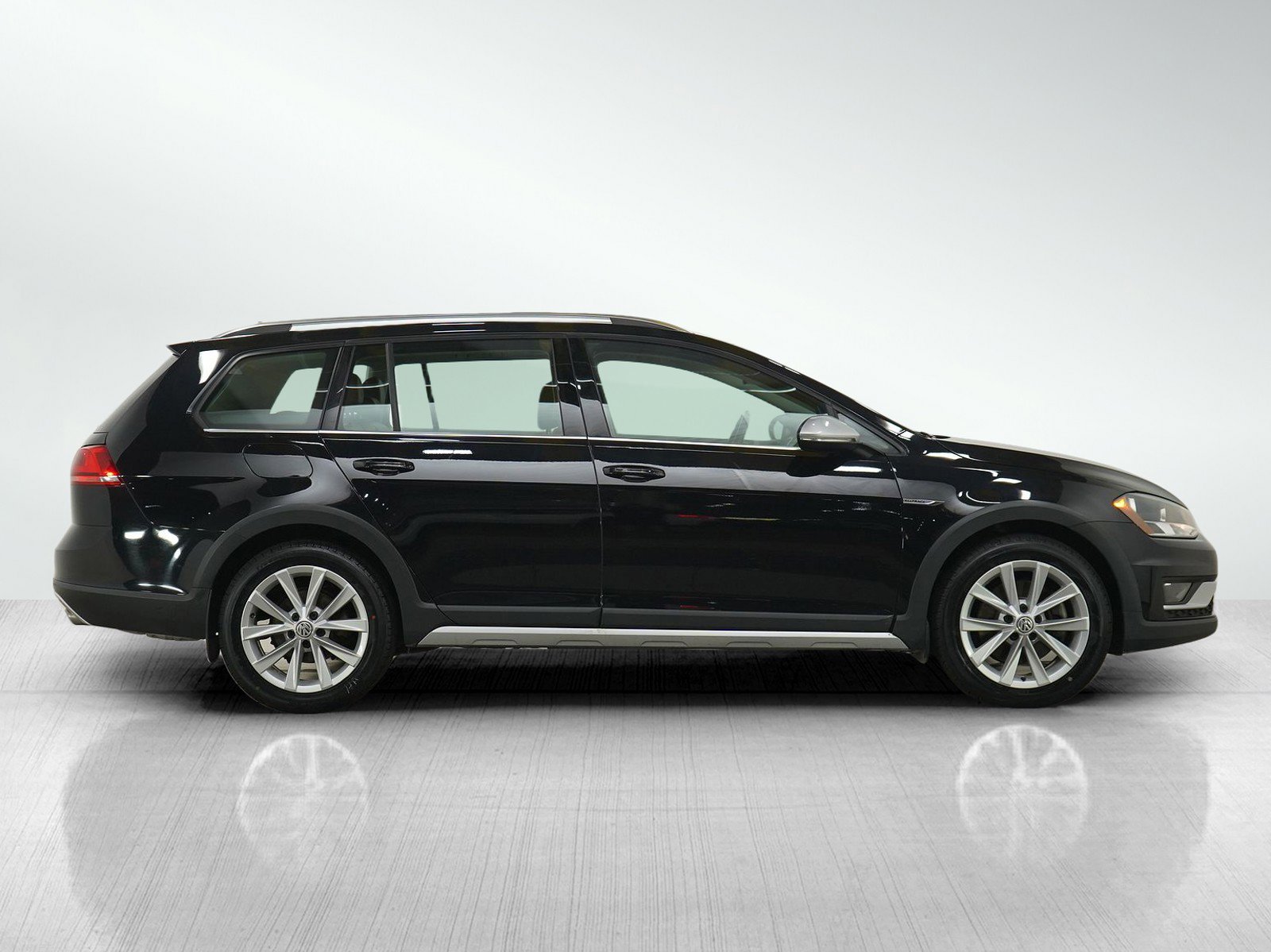 Used 2017 Volkswagen Golf Alltrack SE AWD/4WD image 6