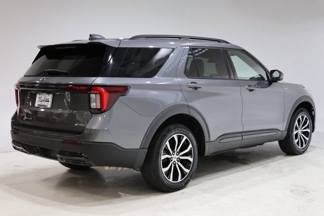 Used 2025 Ford Explorer ST-Line AWD/4WD image 7