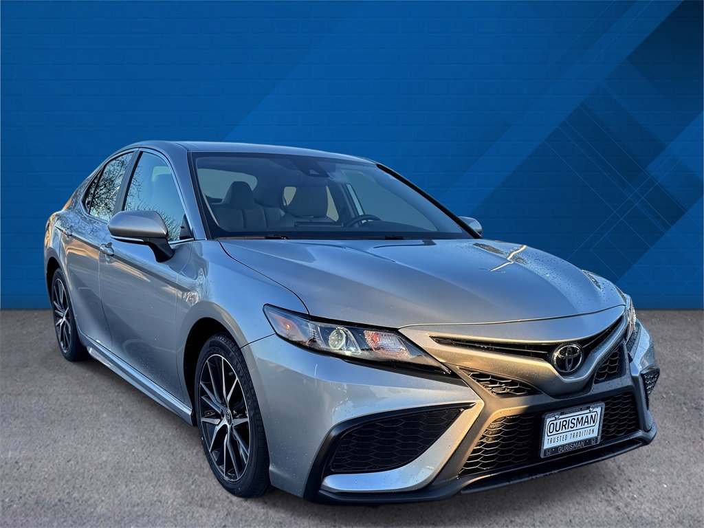 Used 2022 Toyota Camry SE image 2