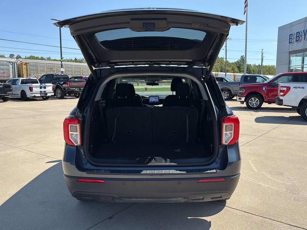 Used 2023 Ford Explorer XLT image 16