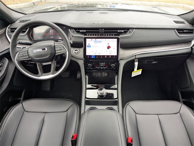 New 2025 Jeep Grand Cherokee Limited w/ Black Appearance Package image 15