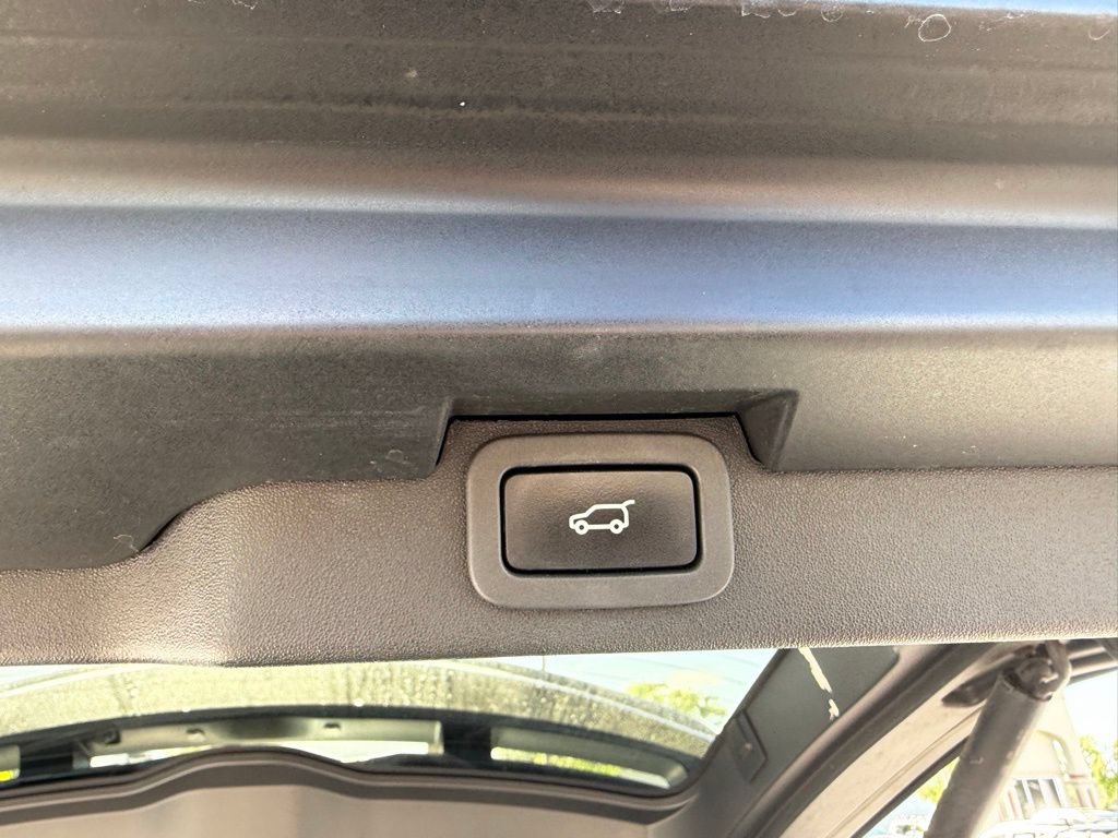Used 2018 Land Rover Discovery HSE AWD/4WD image 8