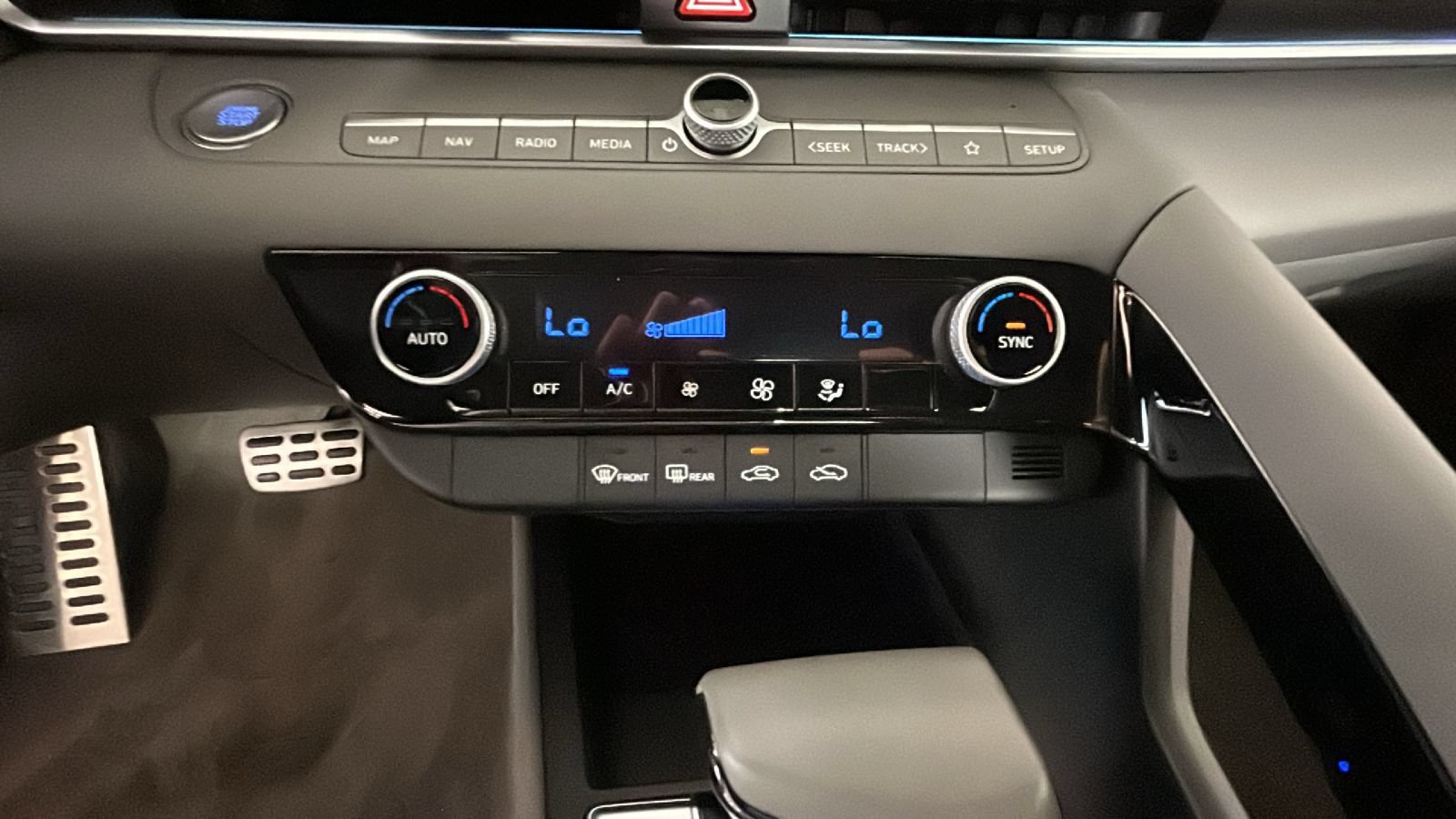Certified 2025 Hyundai Elantra SEL FWD image 23