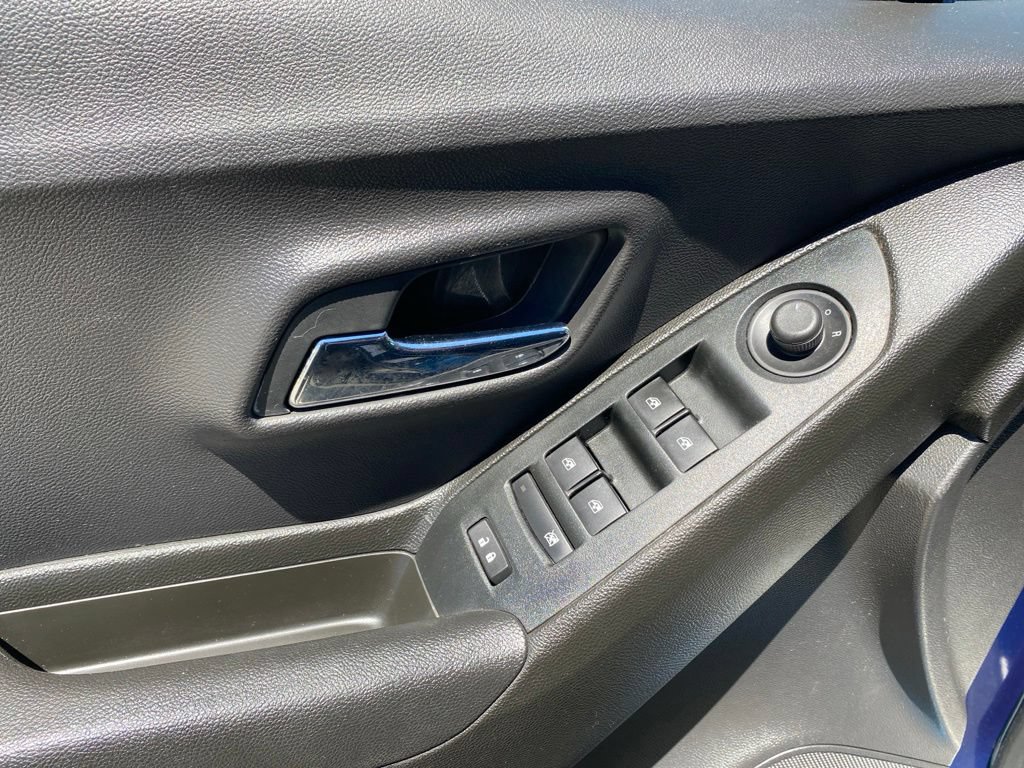 Used 2019 Chevrolet Trax LT w/ LT Convenience Package AWD/4WD image 21