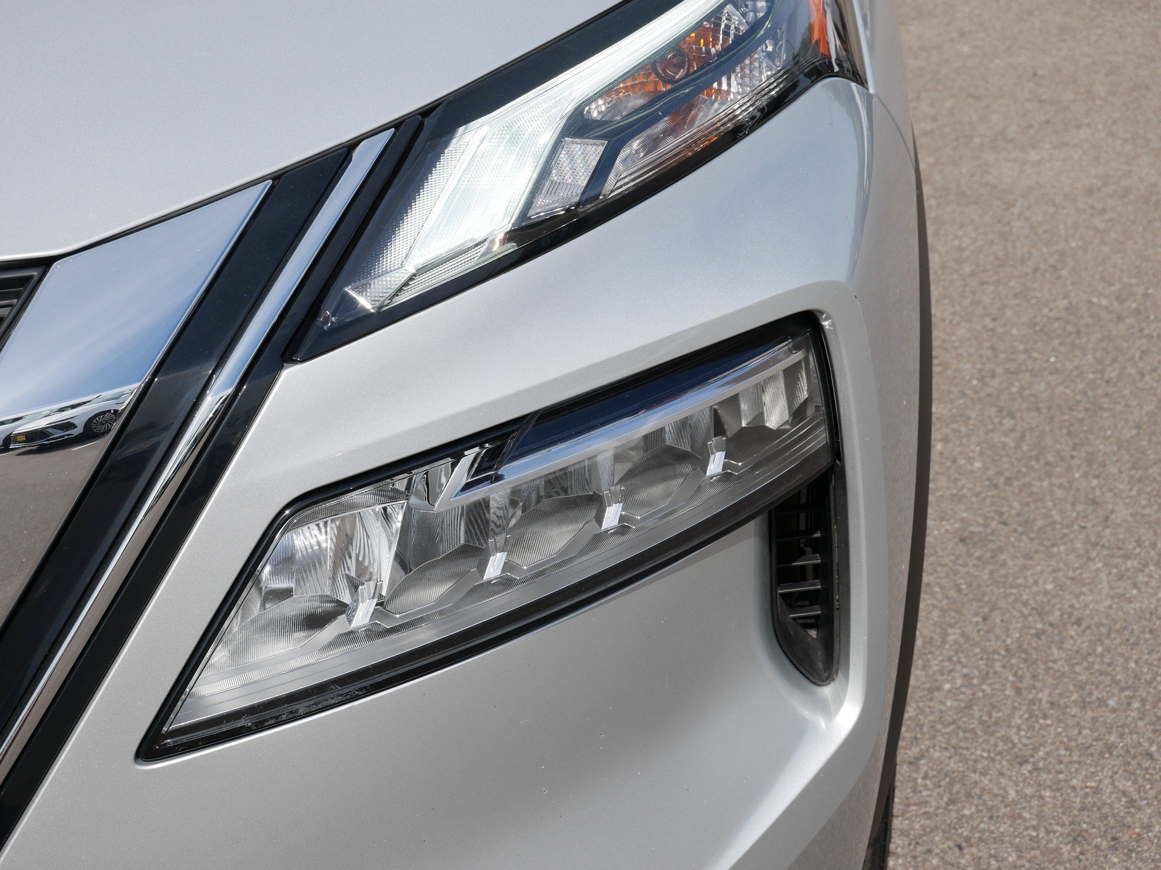Used 2023 Nissan Rogue SV AWD/4WD image 16