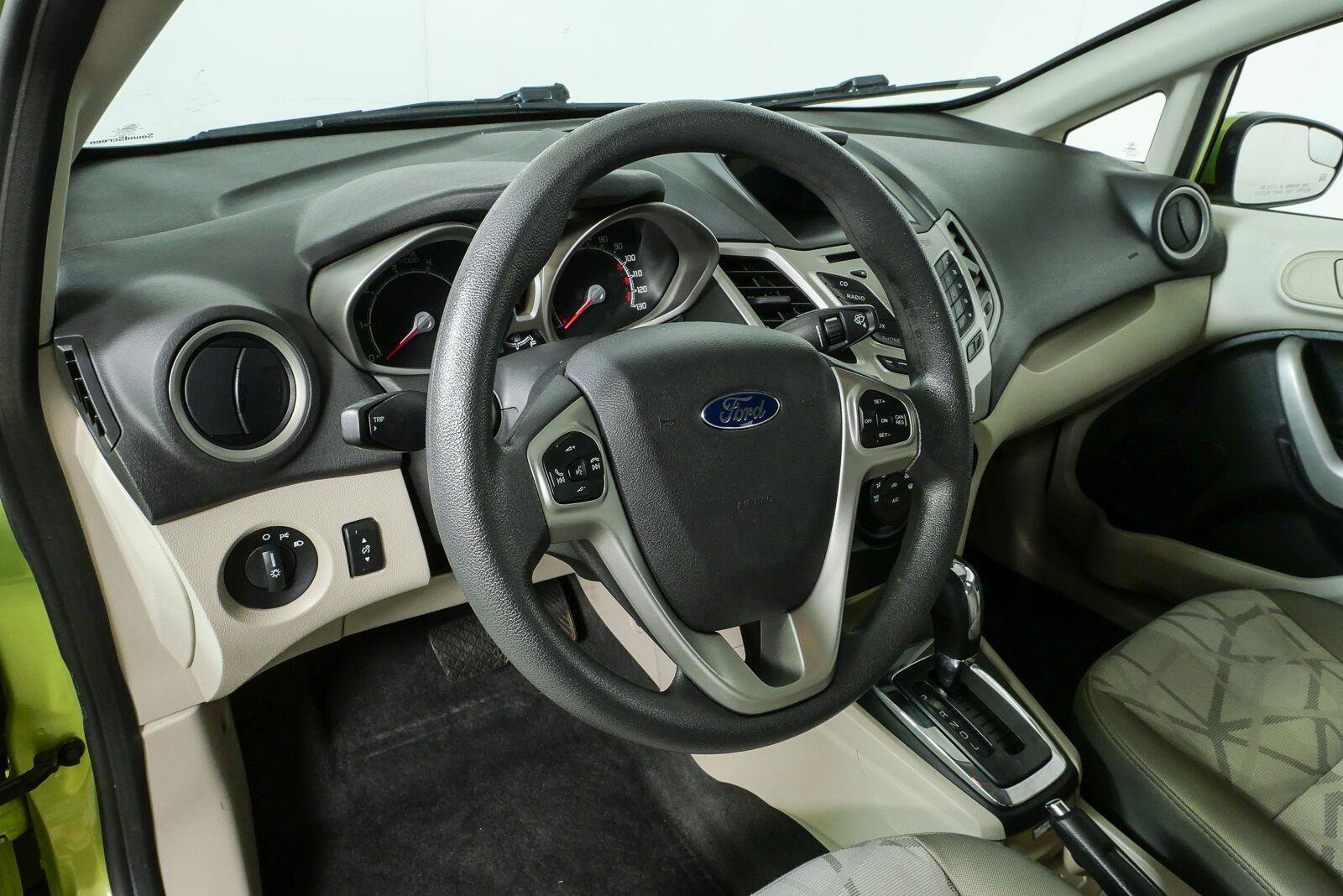 Used 2013 Ford Fiesta SE FWD image 4