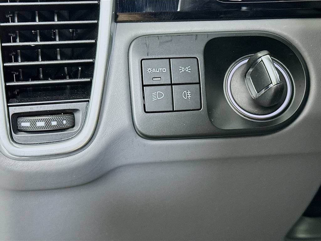 Certified 2022 Porsche Cayenne AWD/4WD image 11