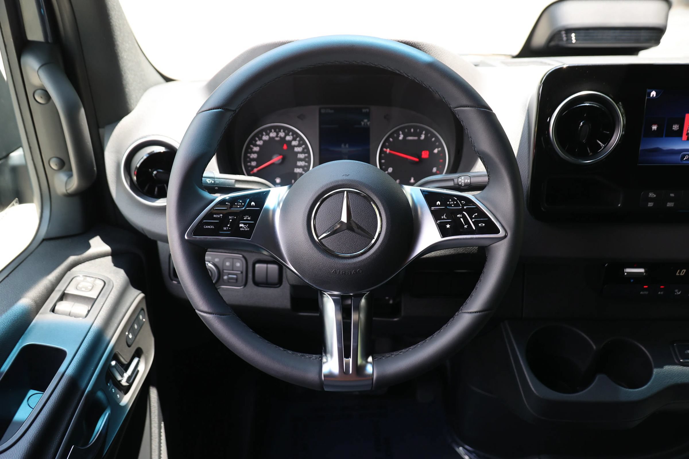 Used 2025 Mercedes-Benz Sprinter 2500 image 11