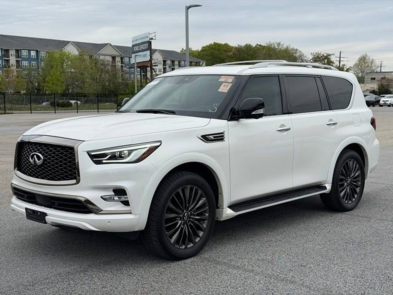 Used 2024 INFINITI QX80 Premium Select w/ Cargo Package AWD/4WD image 3