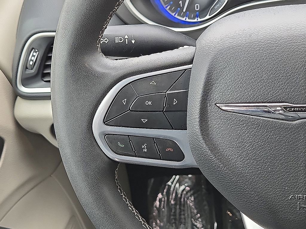 Used 2023 Chrysler Pacifica Touring-L FWD image 19