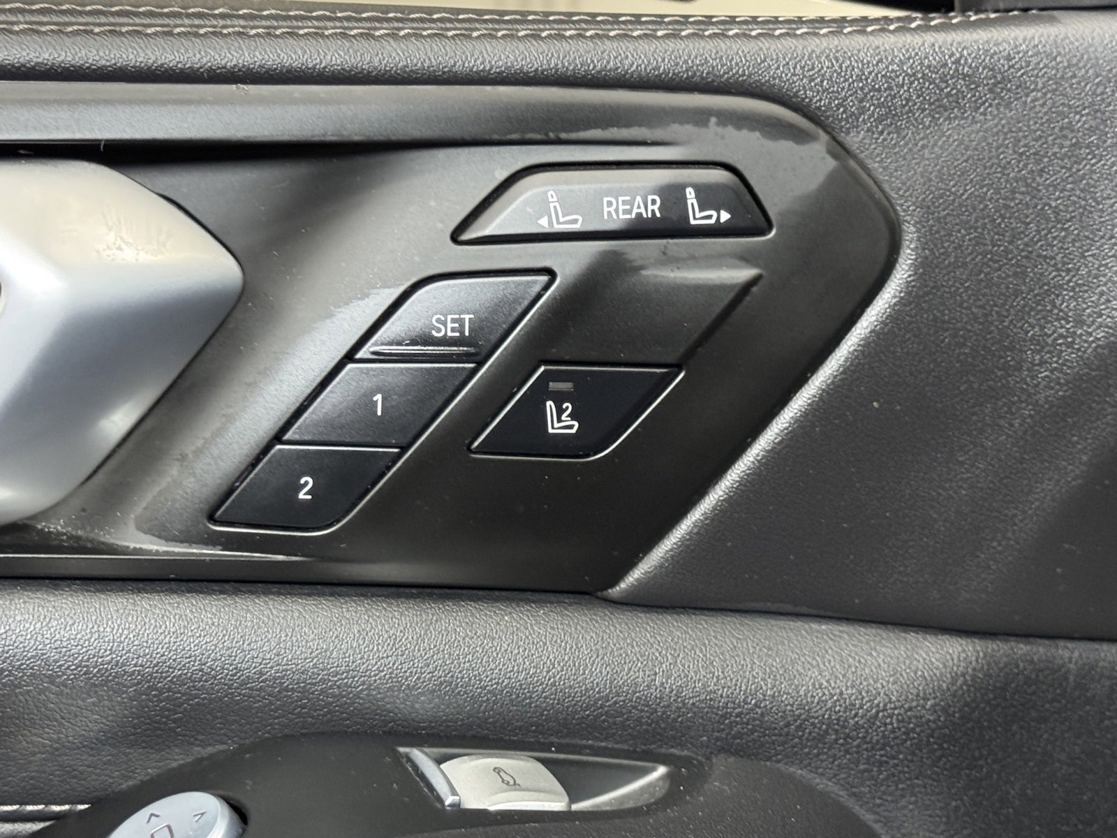 Used 2023 BMW X7 xDrive40i w/ M Sport Package image 21