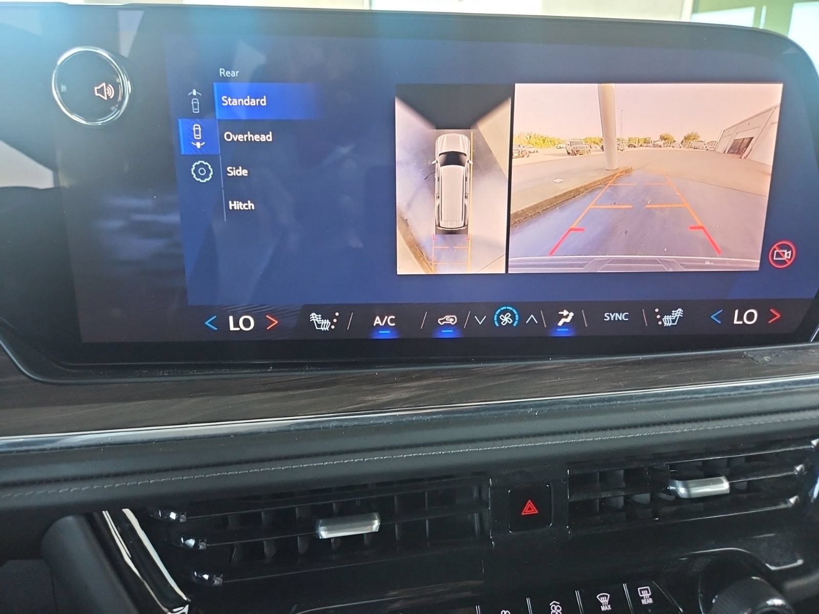 Used 2025 Chevrolet Suburban Z71 AWD/4WD image 19