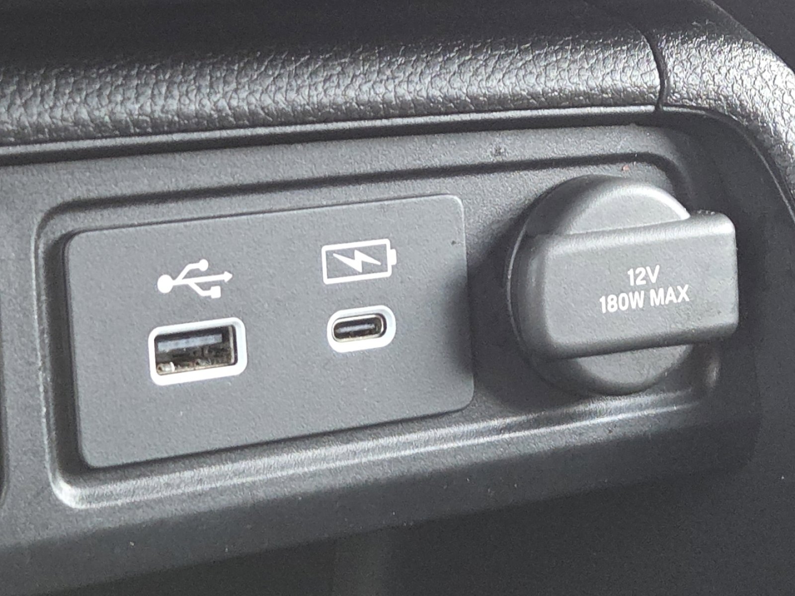 Used 2025 Honda Pilot Sport image 8