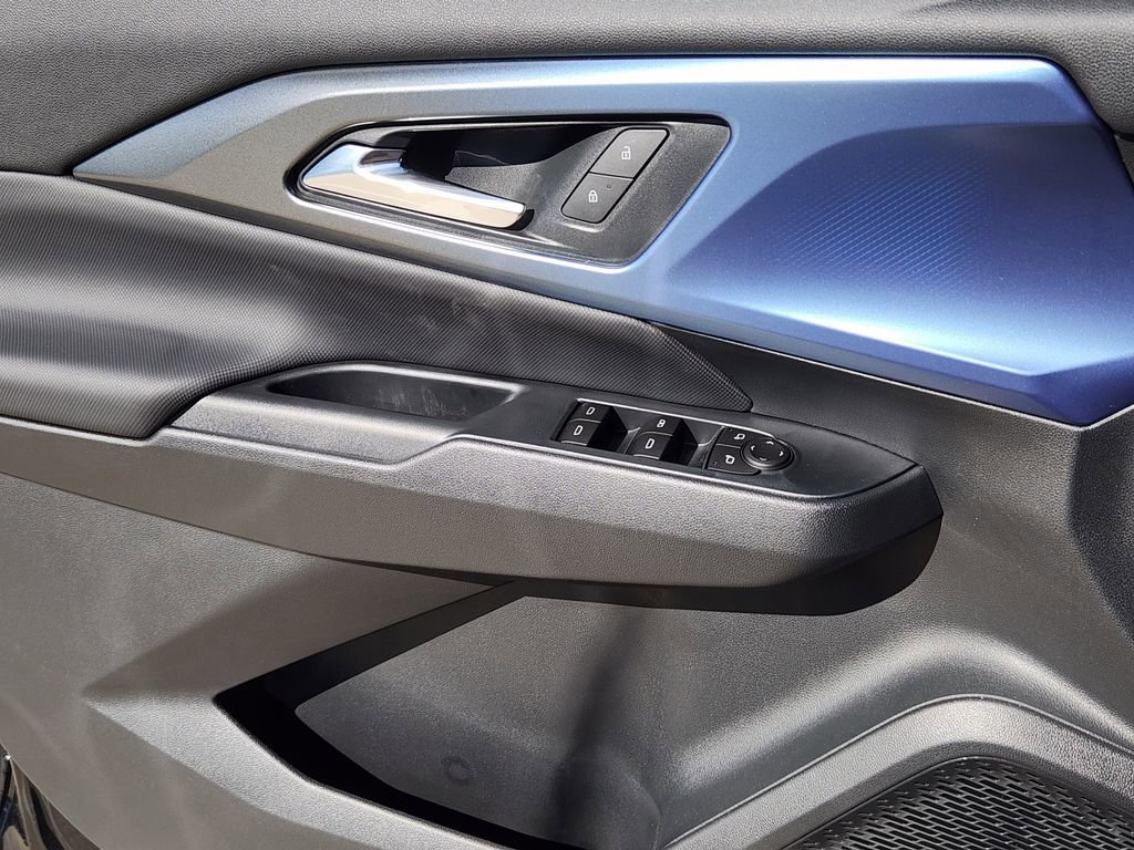 New 2026 Chevrolet Equinox EV LT image 16