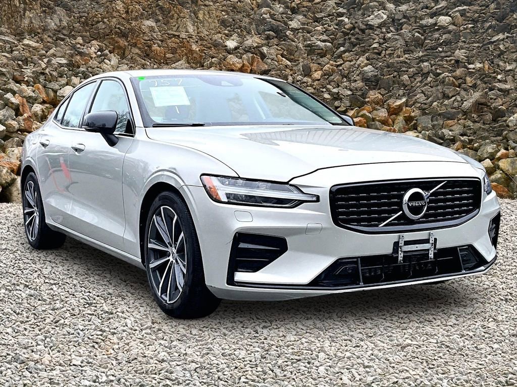 Used 2022 Volvo S60 B5 Momentum w/ Climate Package FWD image 10