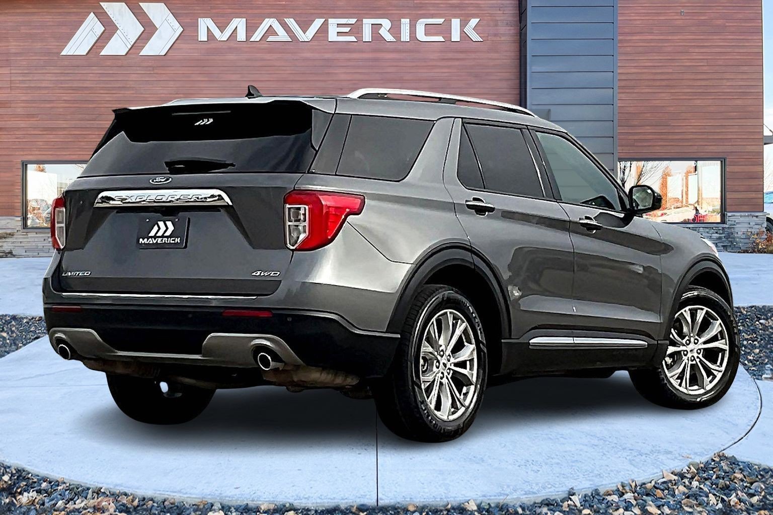 Used 2023 Ford Explorer Limited image 5