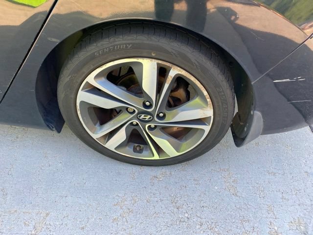 Used 2016 Hyundai Elantra Limited w/ Option Group 04 FWD image 14