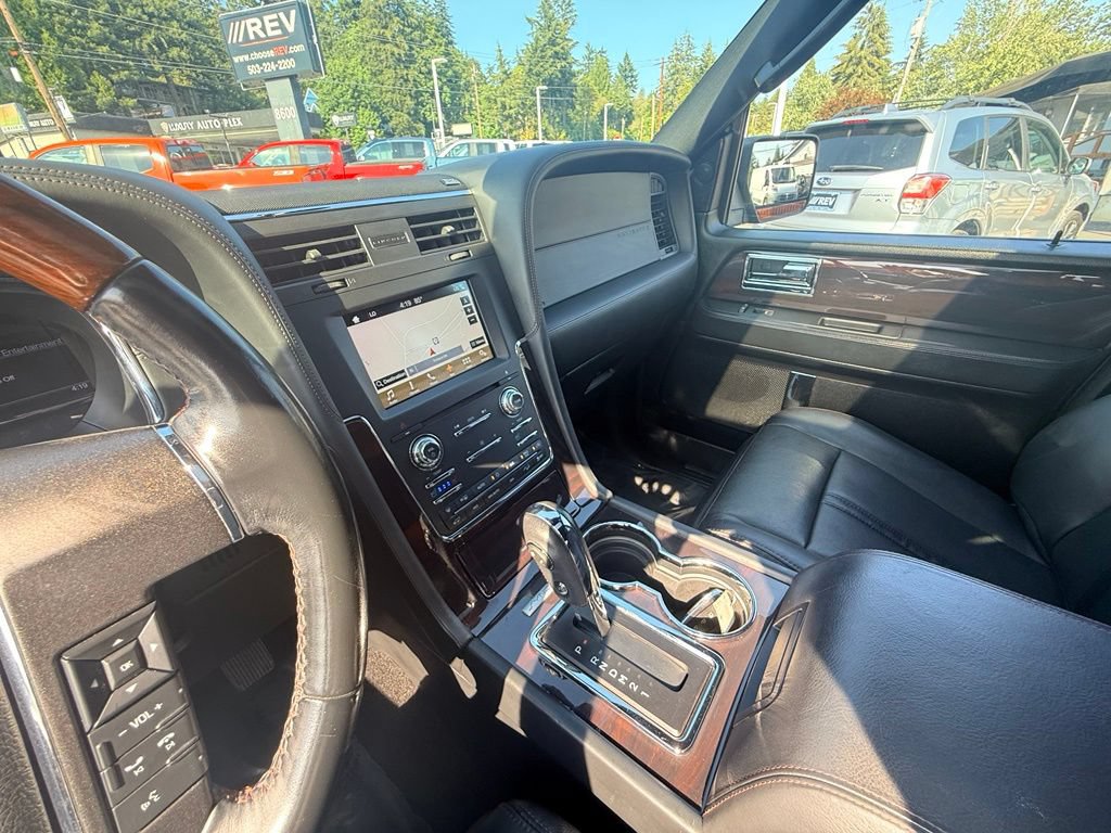 Used 2017 Lincoln Navigator Reserve AWD/4WD image 25