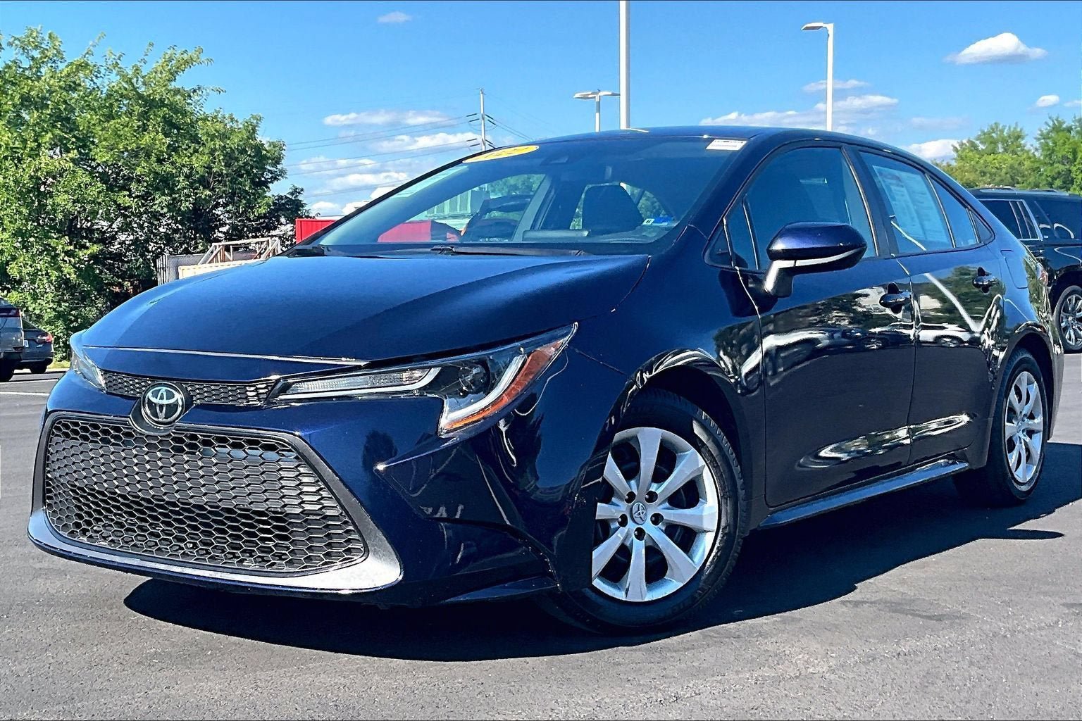 Used 2022 Toyota Corolla LE FWD image 1